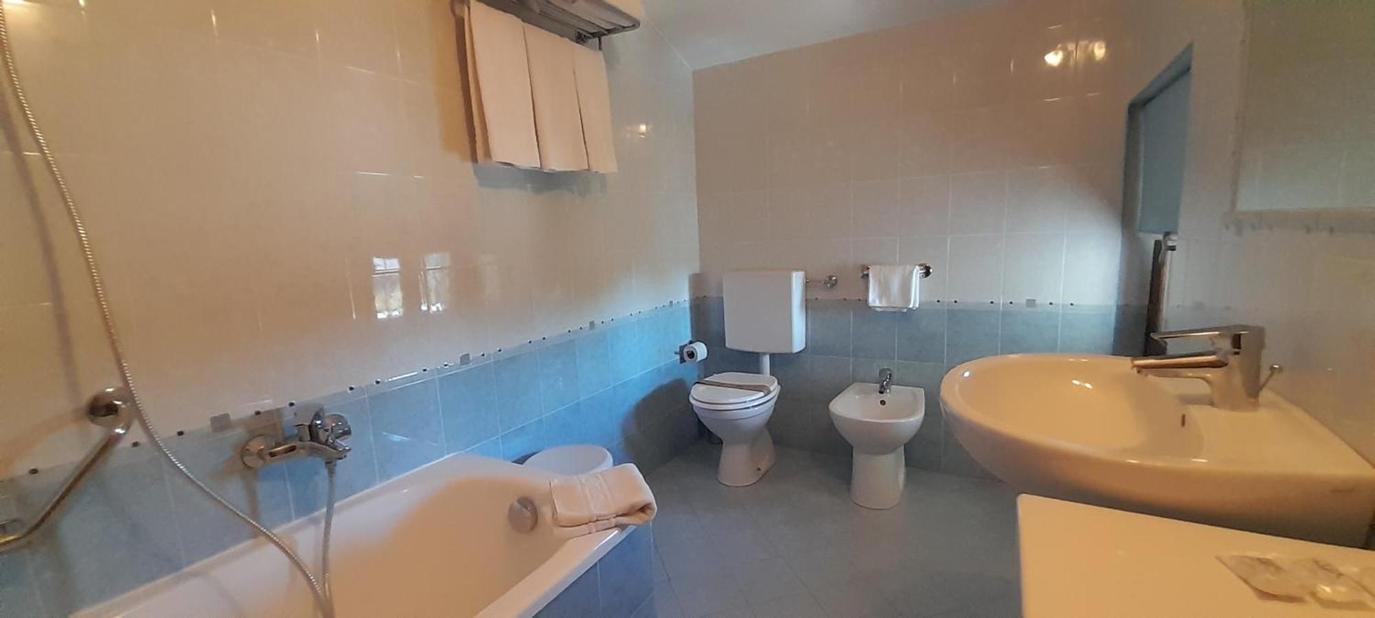 Hotel Ceretto Busca Exteriér fotografie