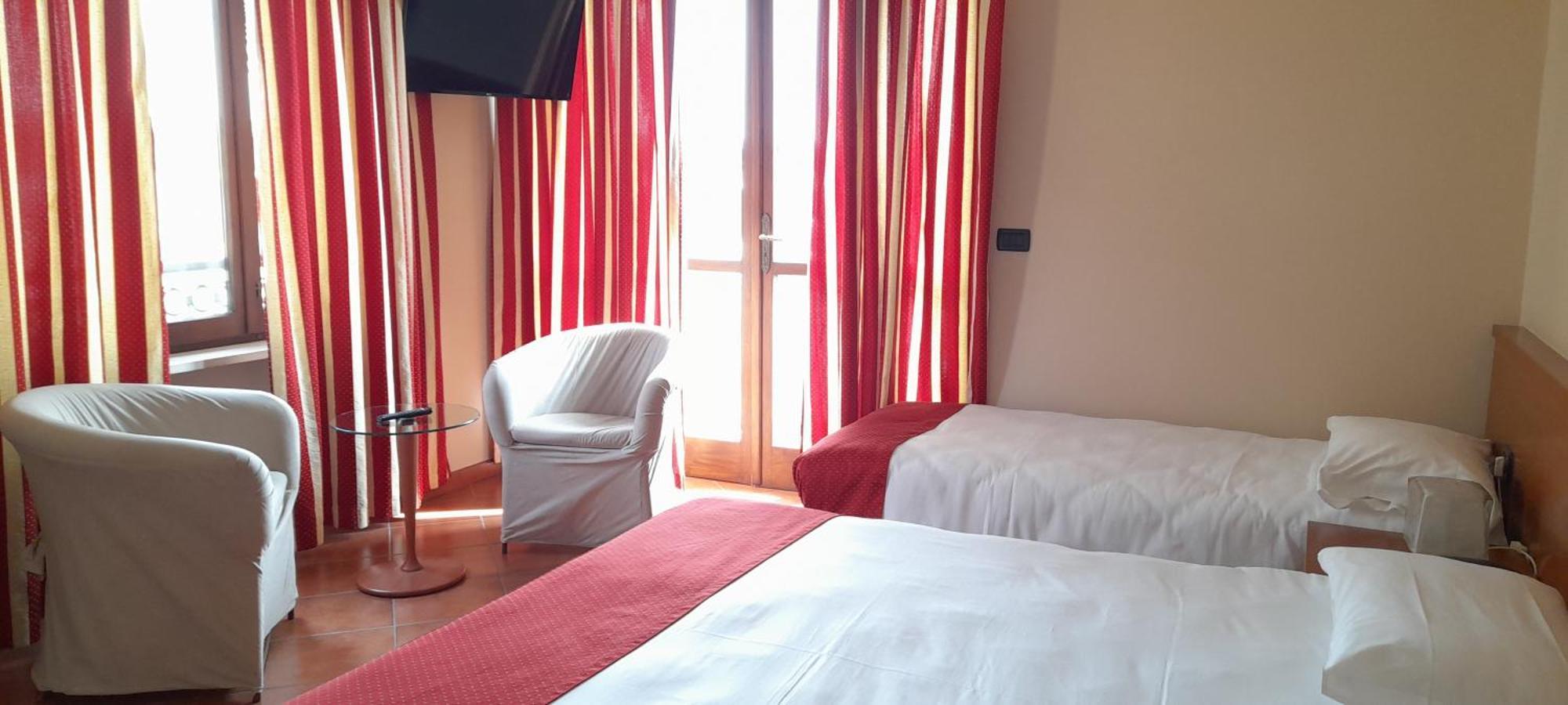 Hotel Ceretto Busca Exteriér fotografie