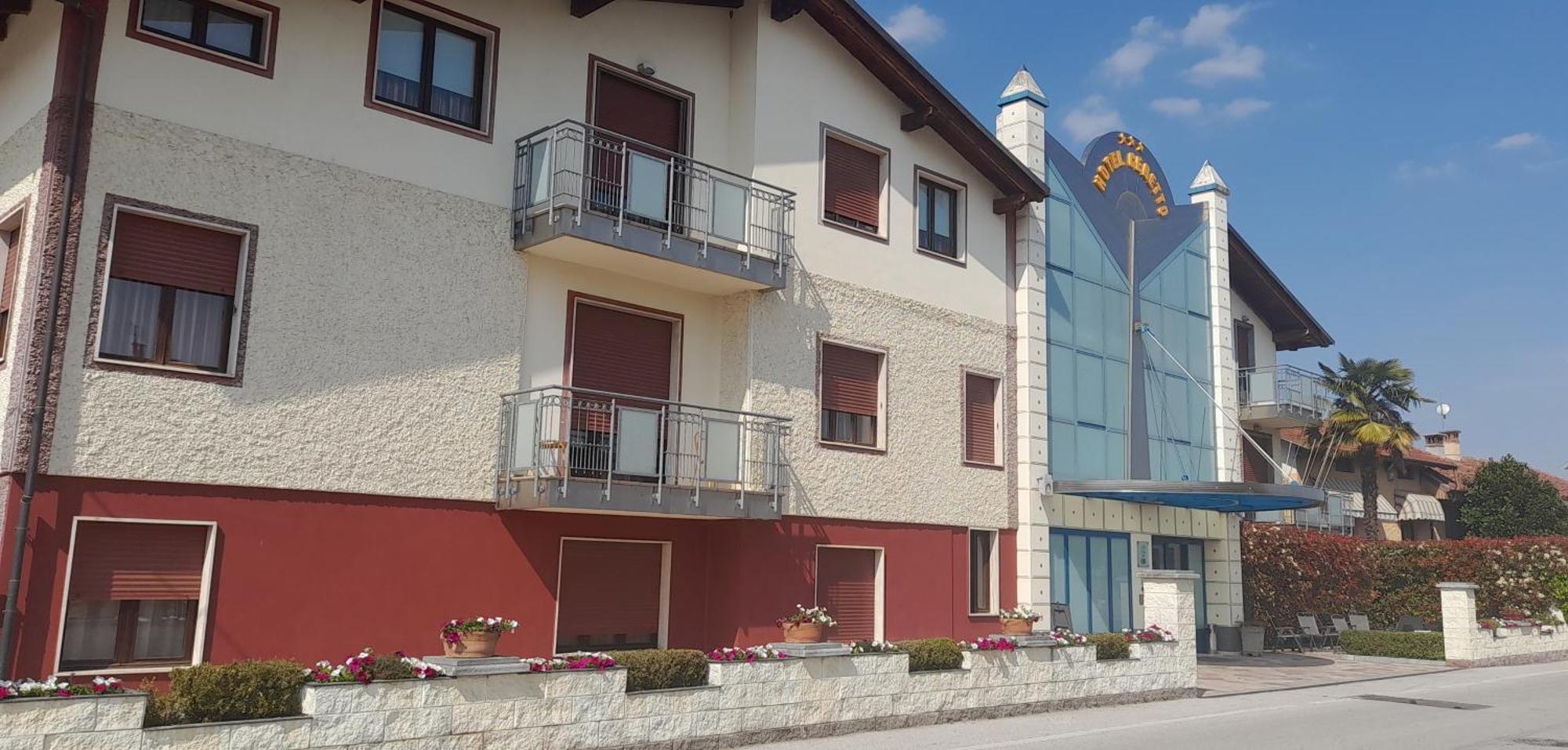 Hotel Ceretto Busca Exteriér fotografie