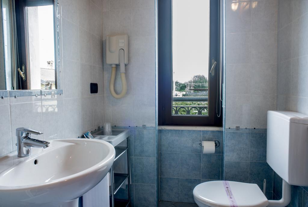 Hotel Ceretto Busca Exteriér fotografie