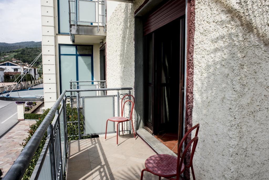 Hotel Ceretto Busca Exteriér fotografie